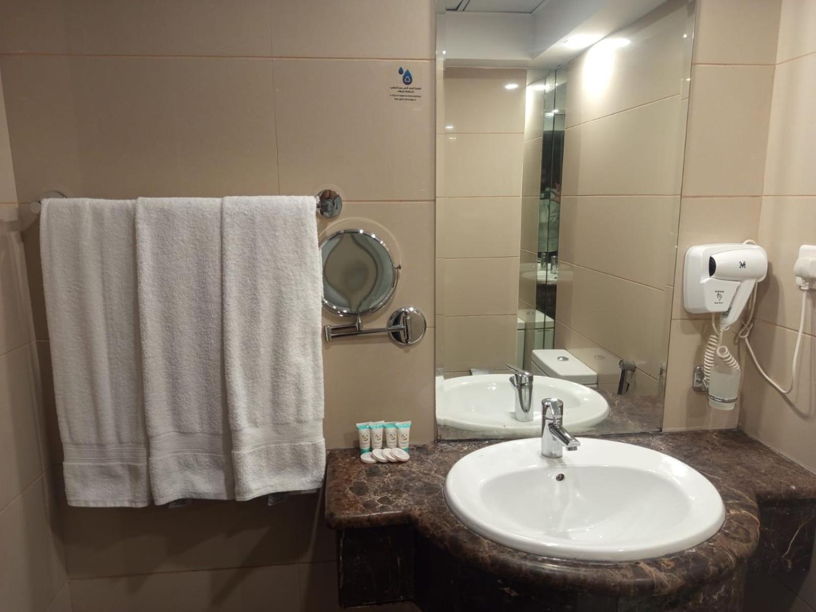Hayah Plaza Hotel Medina Екстер'єр фото